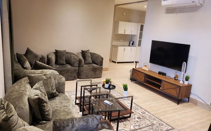 شقه راقيه ثلاث غرف دخول ذاتي 1/2