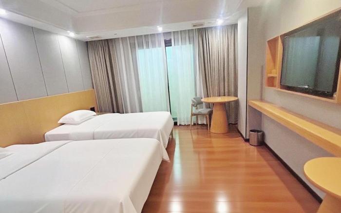 Guangzhou Liangyou Qicheng Hotel (Gangding Subway Station Jinan University Branch)