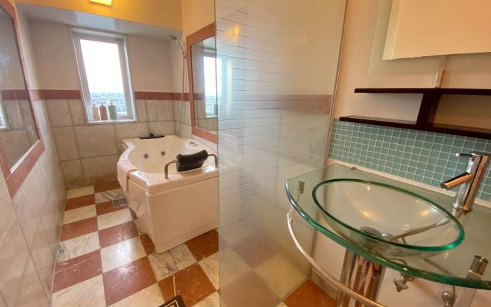 AT2606 New Room! City View Apt 2 min to Subway.