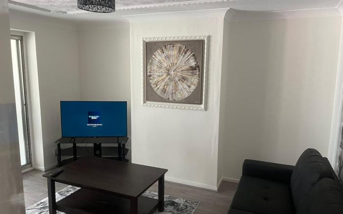Honeysuckle House 5BR Crawley