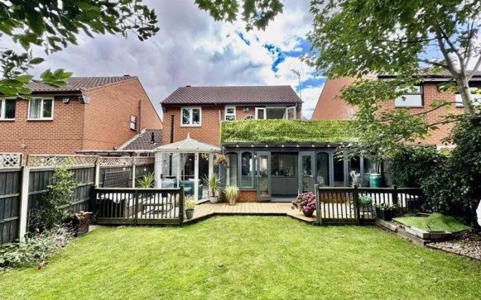 luxury 3 bedroom house  Quiet/Central/free parking