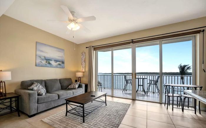 Sunlit Bayview Suite Balcony Pool & Hot Tub