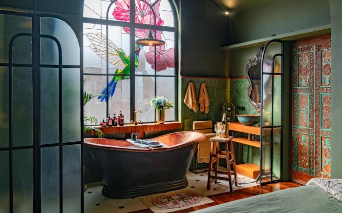 NEW Live like a Queen - Unique Victorian House
