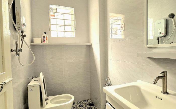 Triple Room with Bathroom nearto Gleneagles Penang