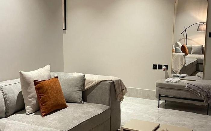 شقة مع مطبخ وبلكونه