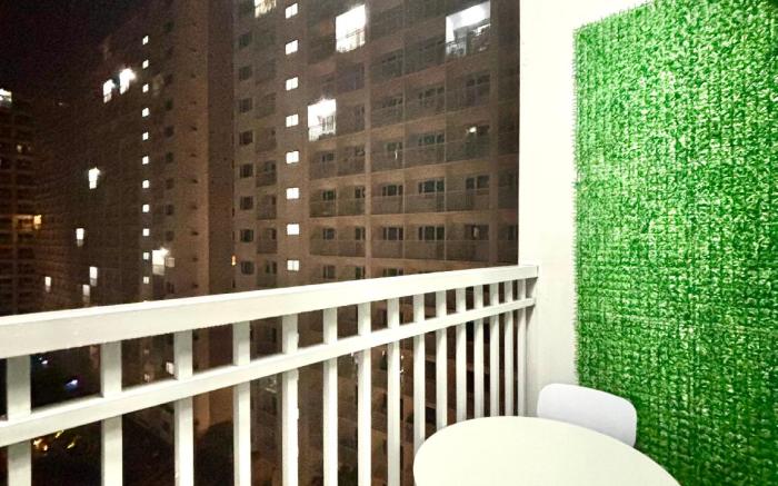 Cozy Condo w/ Pool View Near SMX and MOA