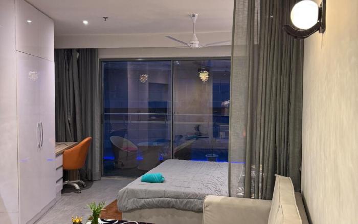 The Luxe Loft by NJ|39th floor city or lake view