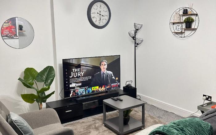 Charming Birmingham Apartment with mini balcony and WiFi with a free parking