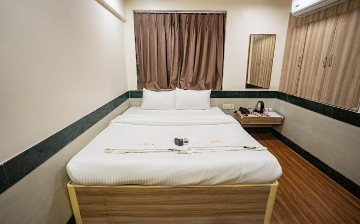 Hotel The Royal  Nest 