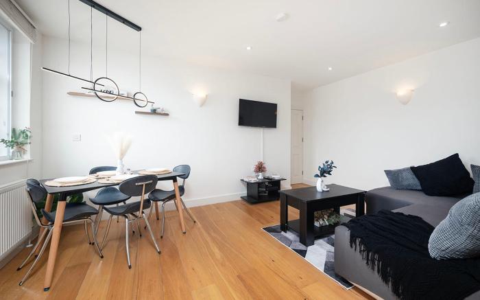 Central 2BR Flat | Fast Wi-Fi | Underground 2min
