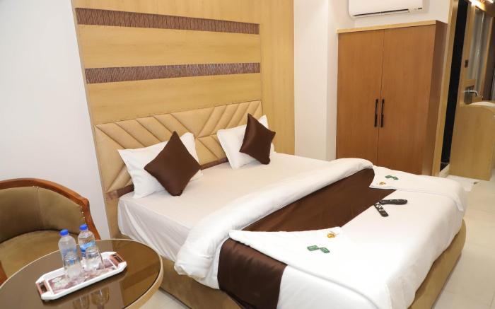 Hotel Classic  Banquets & Rooms