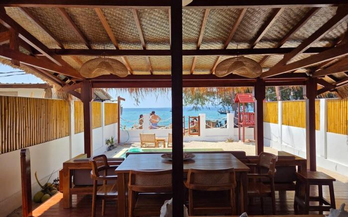 Luxury Private Beachfront 2 BR Villa inc breakfast