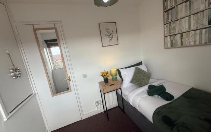 Blakelands 2bed house