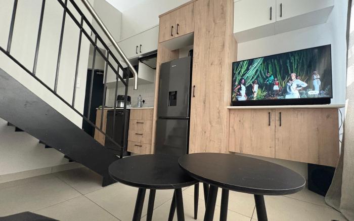 Luxe Designer Loft in Cedar