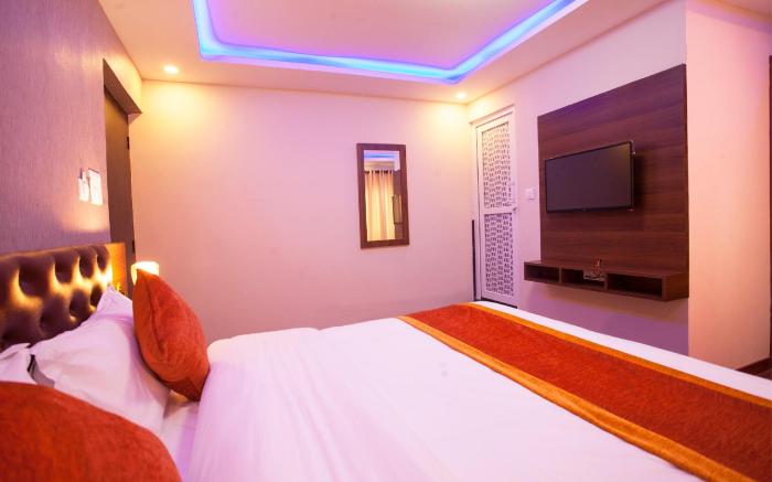 OYO 817 Hotel Garden Flower