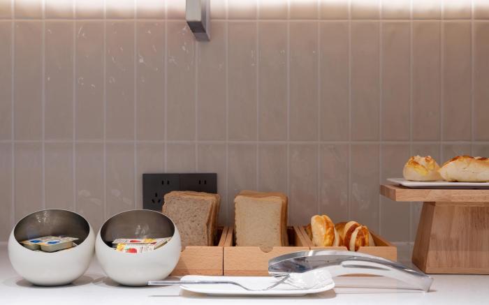 Home Inn Style Xishuangbanna Splash Square Night Market Snack Street