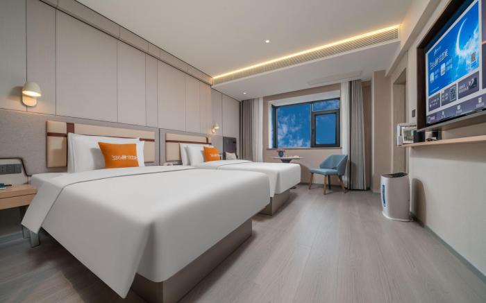 Home Inn Style Xishuangbanna Splash Square Night Market Snack Street