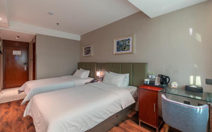 Ease Hotel Yantai High-speed Railway Station Red Star Macalline