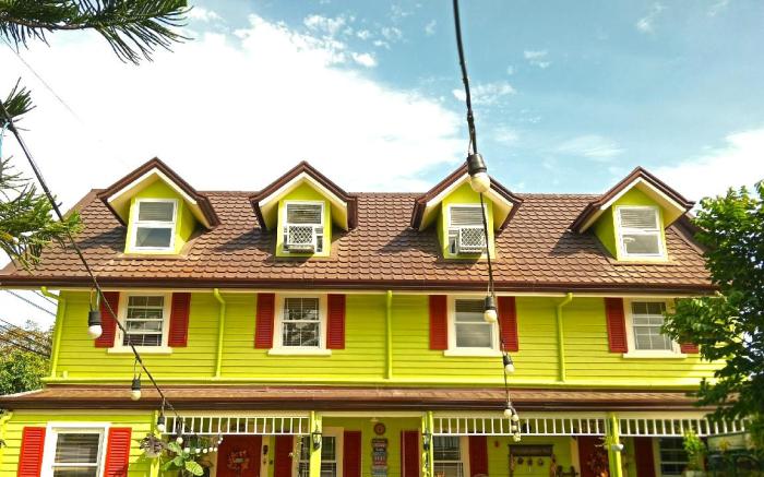 Madie's Place B&B with Private Pool in Santa Rosa