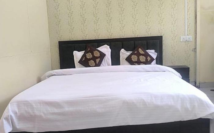 FabHotel Baba Guest House