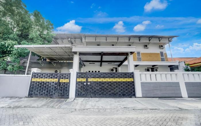 OYO 94693 Sagara Homestay Rungkut