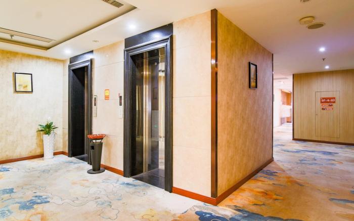 Home Inn Shaoxing North Station Paojiang New District Olympic Sports Center