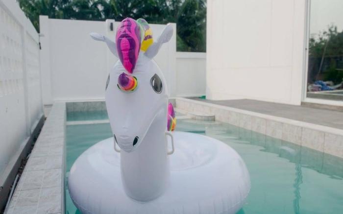 Pink & White Pool Villa in Pattaya