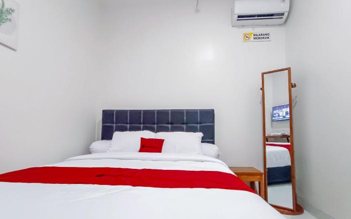 RedDoorz @ Tebee Homestay near Tugu Kartasura