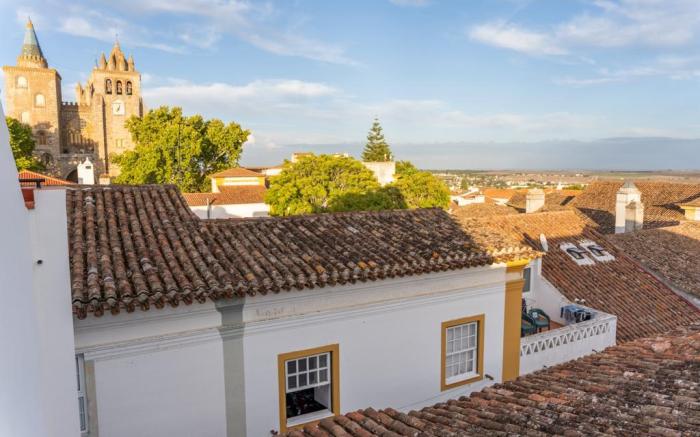 Elegant retreat in Évora
