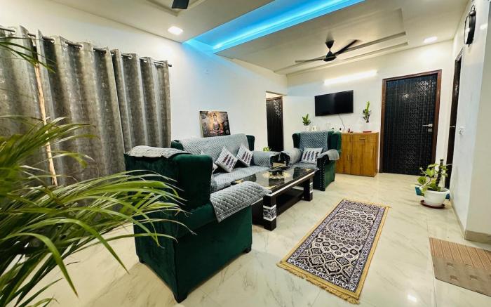 The Giri Nandani Stays