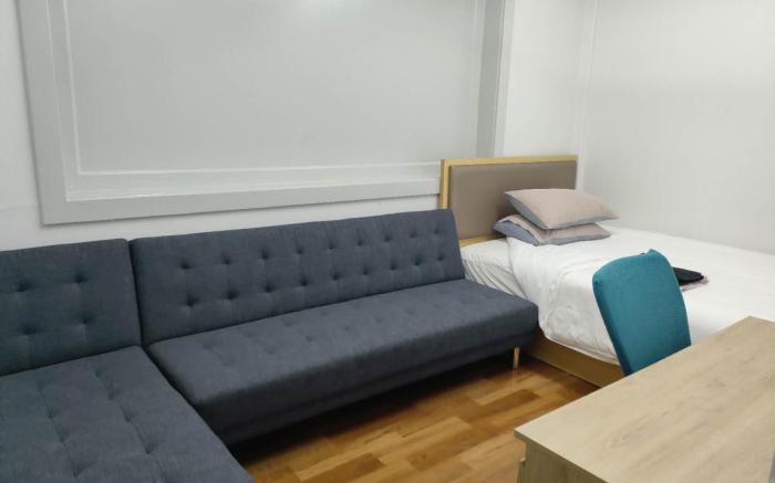 One Double, 2 single, 2 Sofa Beds Studio, Suite 4