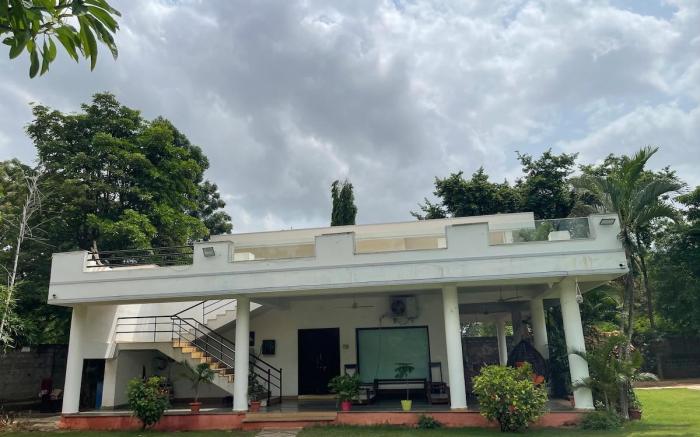 Ustav farmhouse 