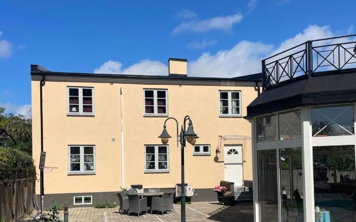 Apartment in cozy farmhouse upstairs