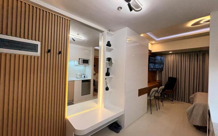 Near SM Lanang Condo with Balcony - One Lakeshore