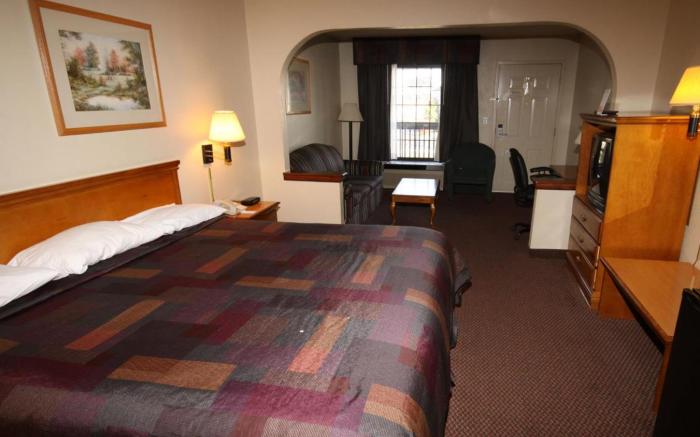 Gateway Inn and Suites Clarksville