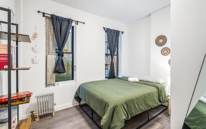 Prime Columbus Circle 1BR: Steps from Central Park