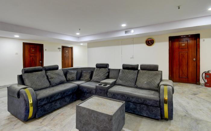SPOT ON Surya Luxury Rooms