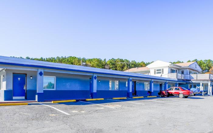 Whispering Pines by Hotel O Whitestone VA