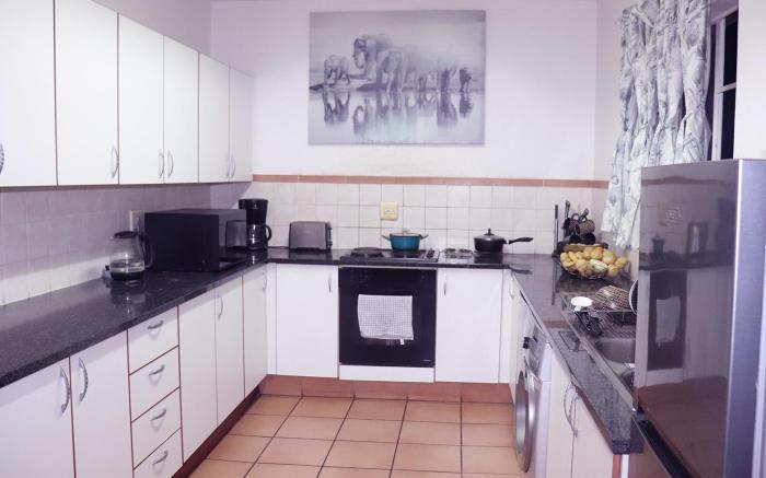 Spacious 3 Bedroom Apartment@Blandford with a Pool