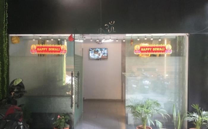 Hotel Aahan Vashi 3.6 km from Railway Station