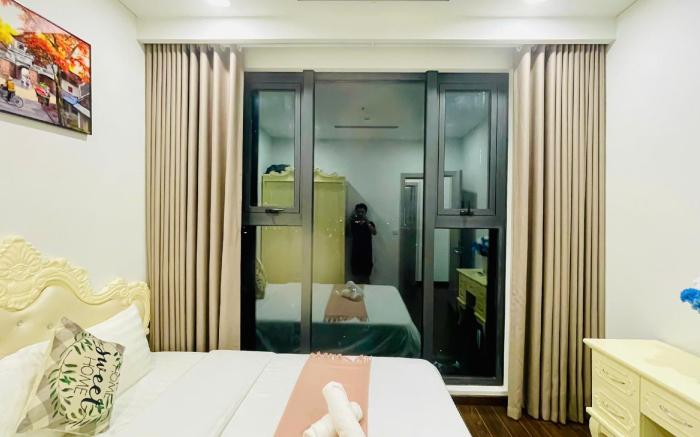 Khang - 2Br Vinhomes Smart City 1518