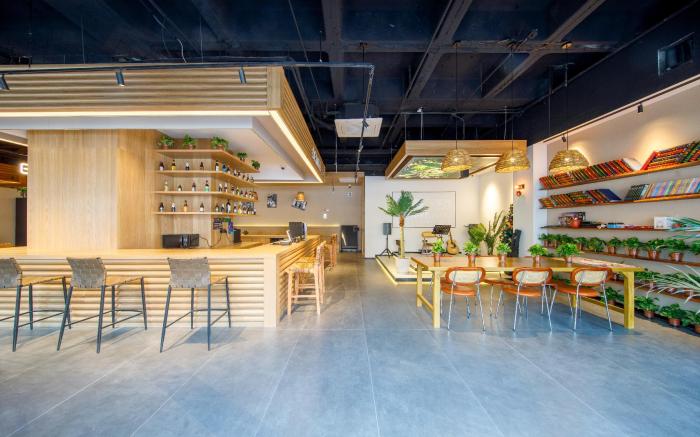 Shanghai Hills&Dengba Inn-New Land Plaza