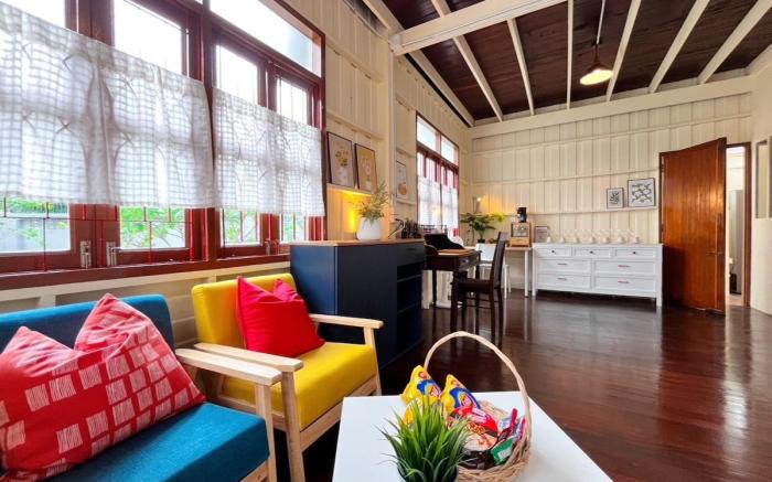 Entire House 3BR. - White and Green Guesthouse 