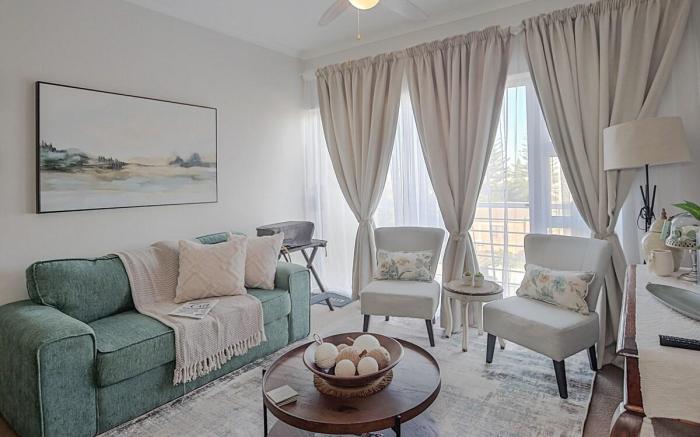 Unwind at Coral Bloubergstrand - Beachfront