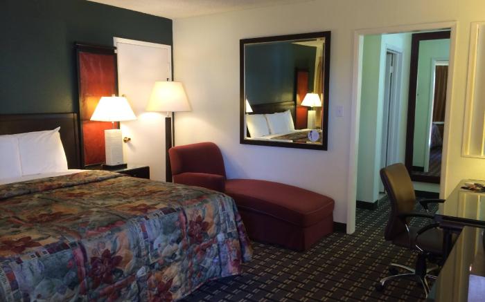 The River Inn & Suites