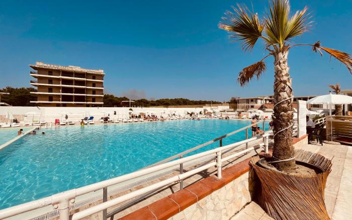 Demetra Seafront Apartment - Parking & Pool