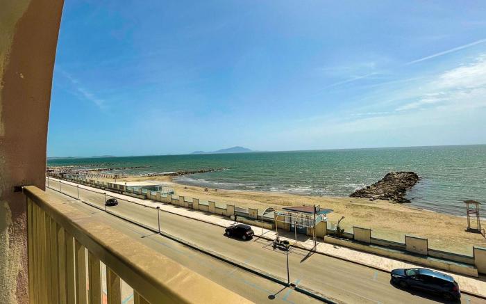 Demetra Seafront Apartment - Parking & Pool
