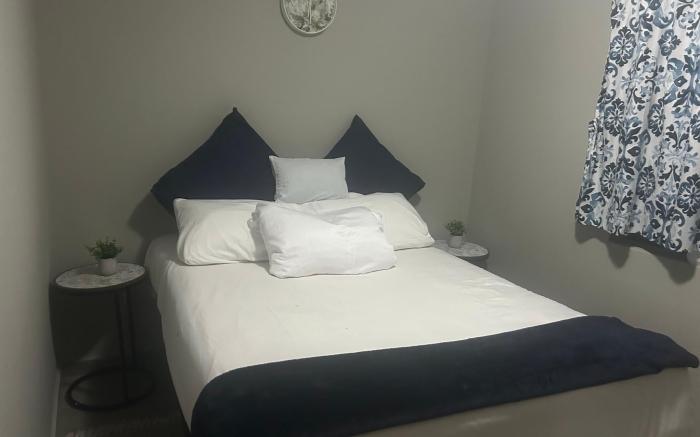 One Bedroom in the Capital City 