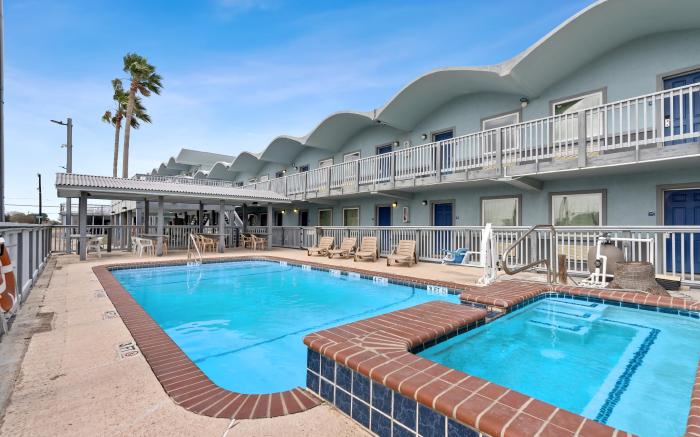 Blue Wave Inn