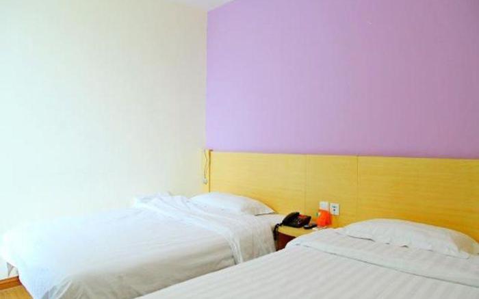7 Days Inn Shanghai Xizang South Road Metro Station